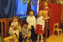 Uczestnicy konkursu ze swoją opiekunką